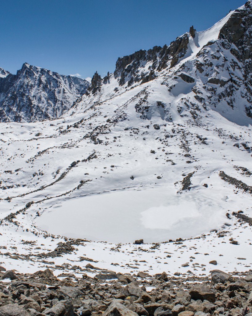 Im Tuje Dzinbu / Gauri Kund See sollten Hindus ein Bad nehmen. Schaut so aus als wäre schon ein paar Tage kein Hindu mehr vorbeigekommen