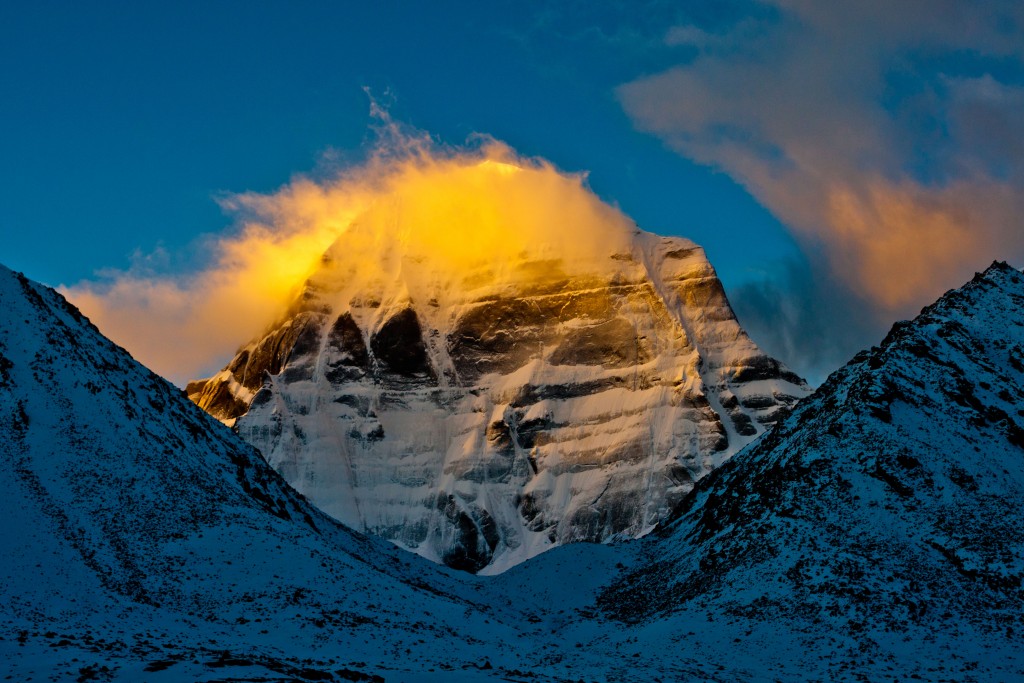 Am nächsten Tag hatten wir perfektes Wetter, was ich natürlich für ein paar Sonnenaufgangsbilder des Kailash nutzte 