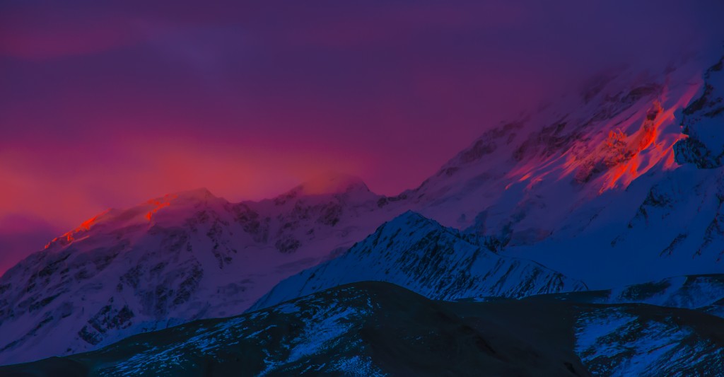 Dieses Foto habe ich mit dem Tele gemscht, da mir die Fraben auf den Schneehängen extrem gefallen haben