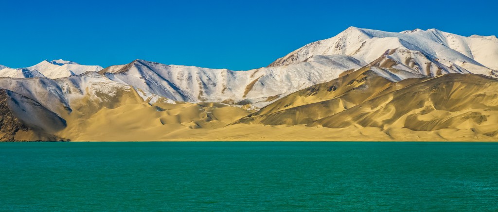 Stausee, Dünen und Schnee