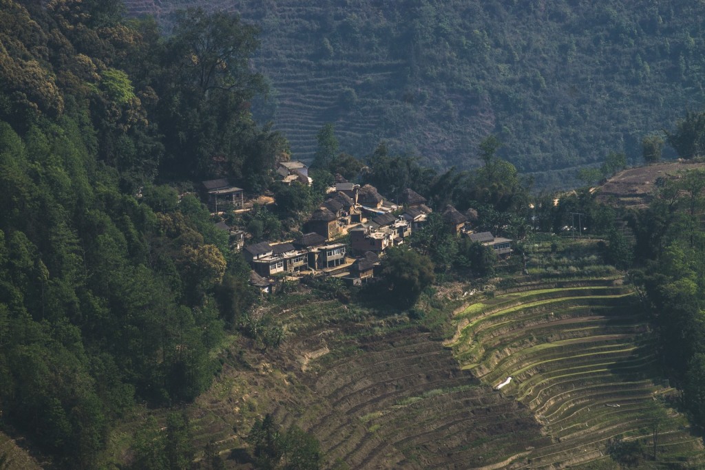 Einige der entlegenen Hani Dörfer in den Yuanyang Reisterrassen können nur zu Fuss erreicht werden