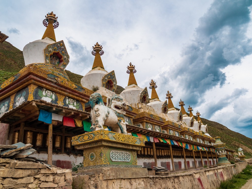 Stupas auf dem Weg nach Yushu