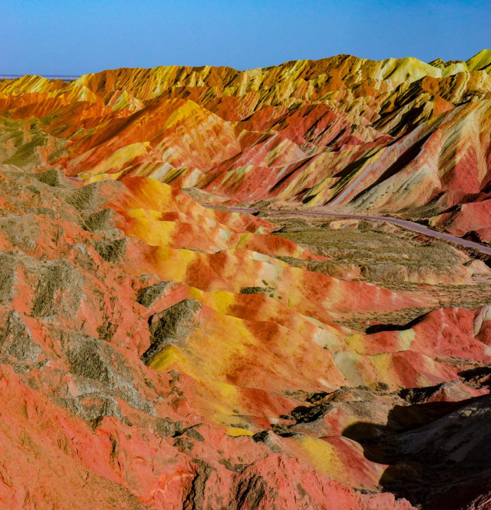 Faszinierende Farben und Formen in Zhangye Danxia